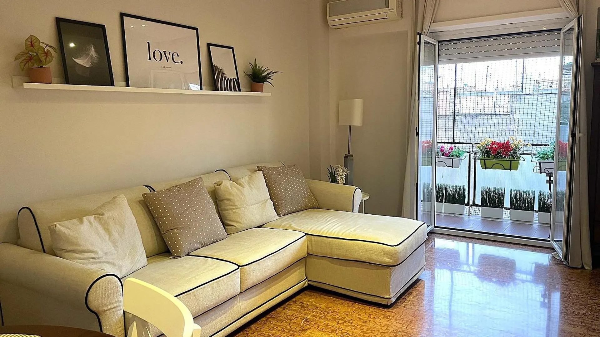 La Casa Libre Metro A Colli Albani 350 M Apartment Rome Italy