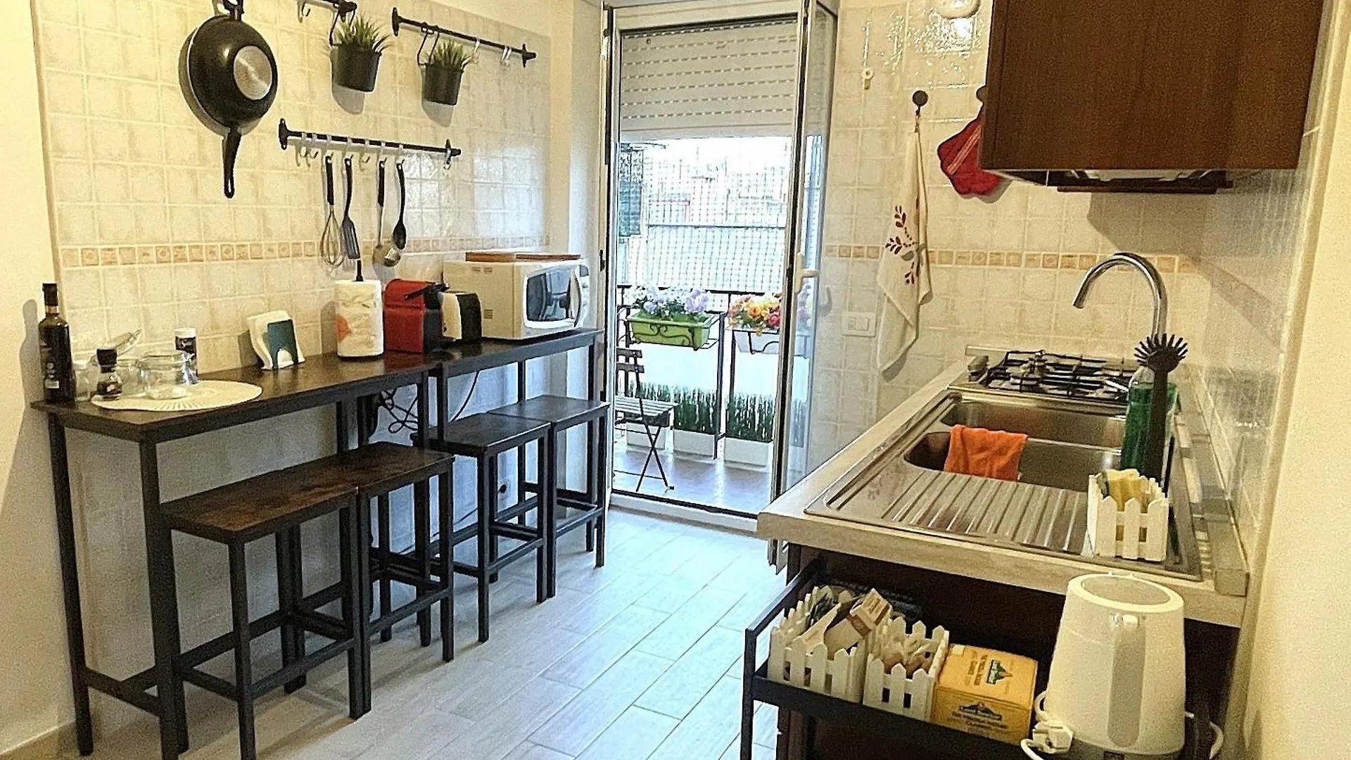 La Casa Libre Metro A Colli Albani 350 M Apartment Rome 0*,